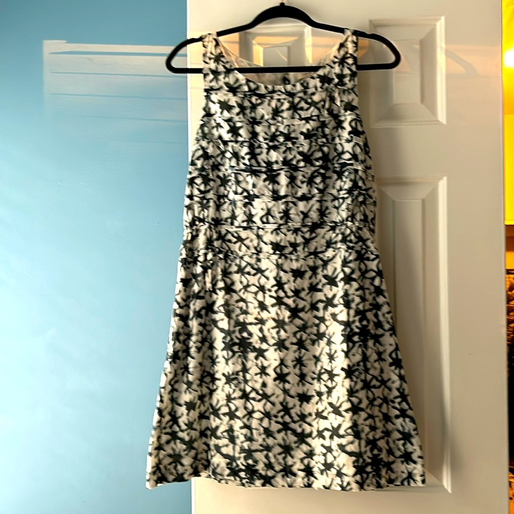 Black and cream sleeveless dress